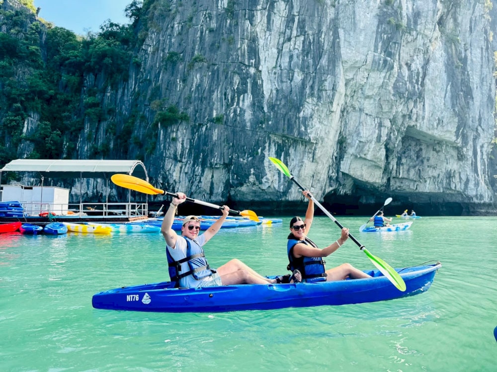 Ao Dong có nhiều khu vực nước sâu